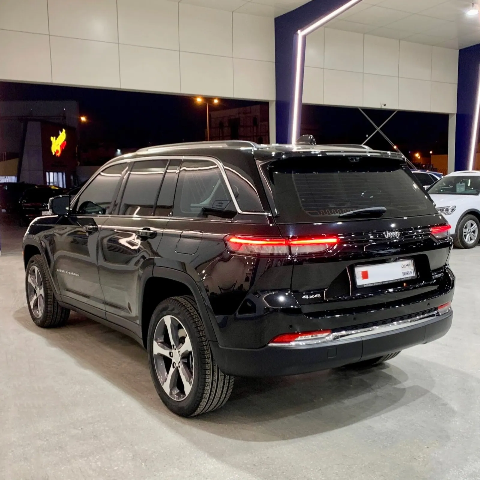 2023 Jeep Grand Cherokee Limited, photograph 3 of 20