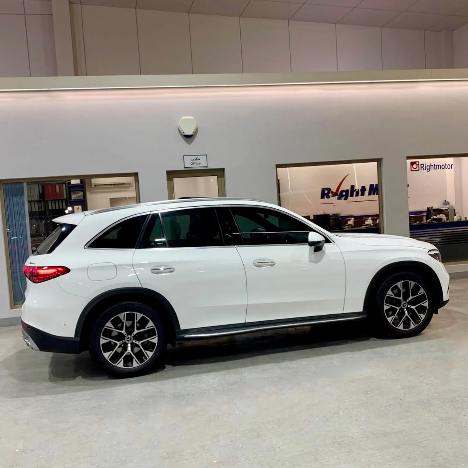 2024 Mercedes-Benz GLC 200 4MATIC, photograph 2 of 20