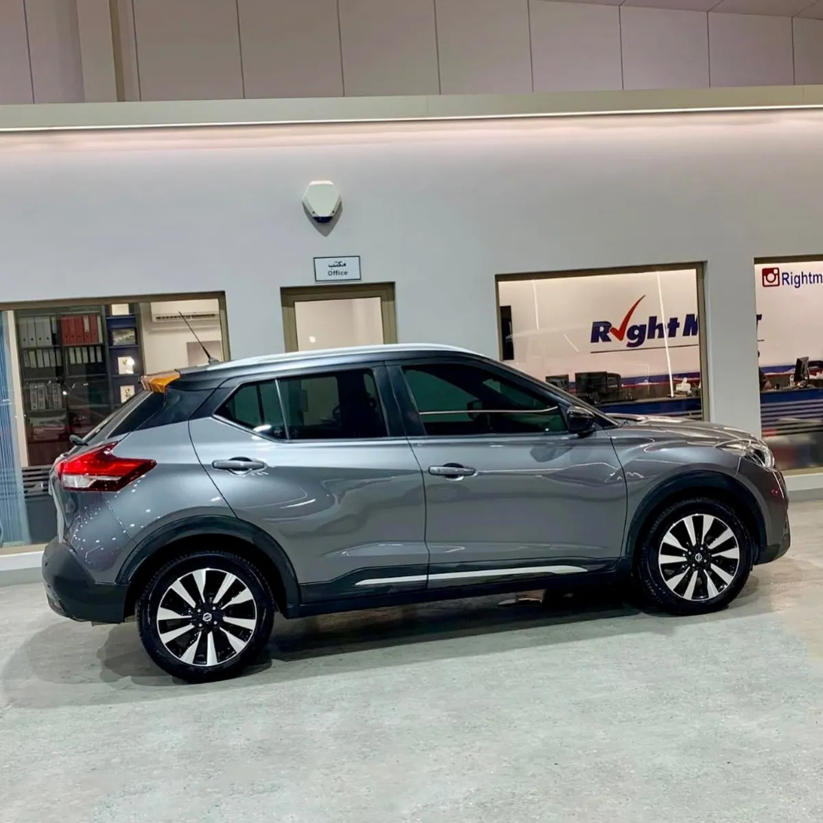 2019 Nissan Kicks, photograph 2 of 13
