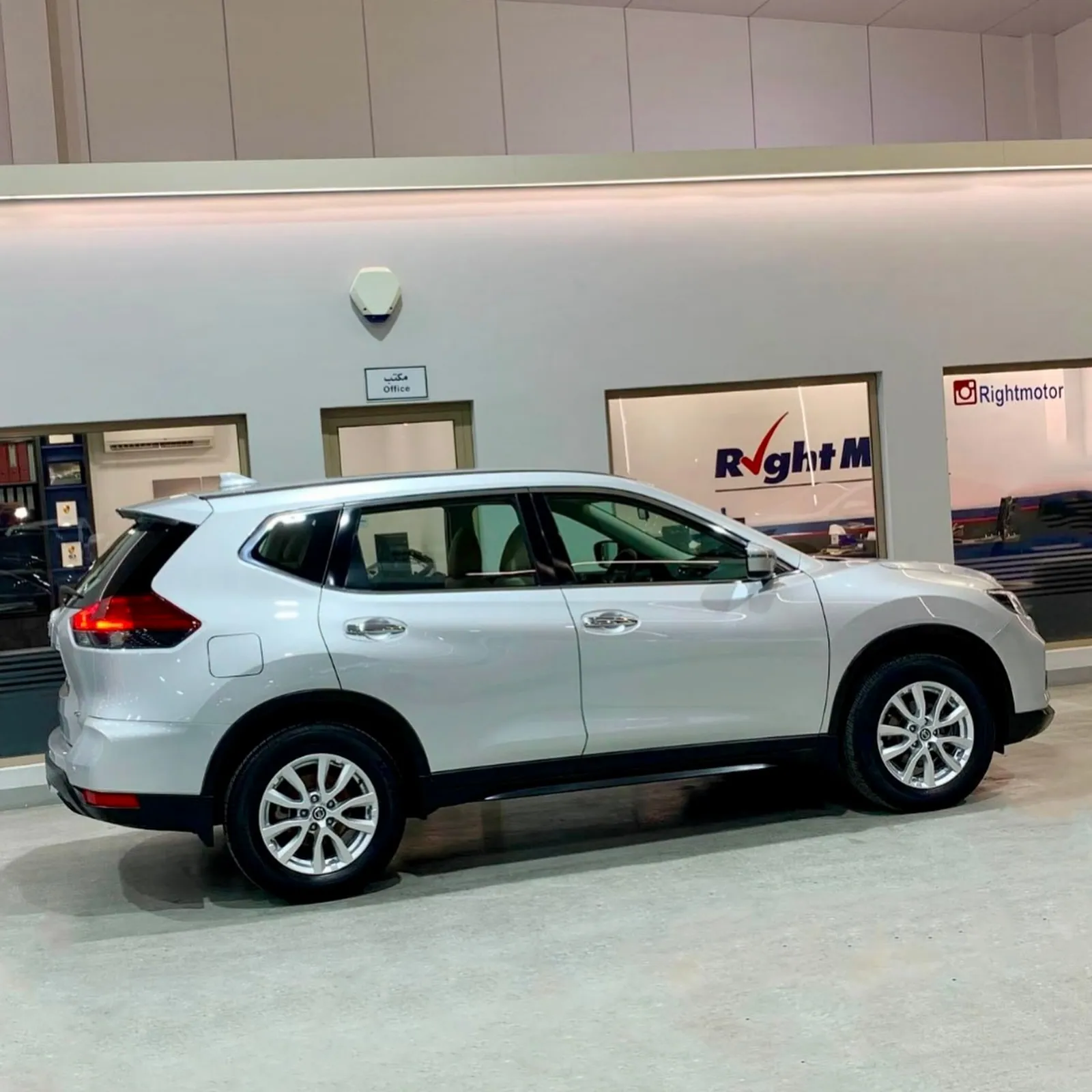 2022 Nissan X-Trail 2.5, photograph 2 of 14